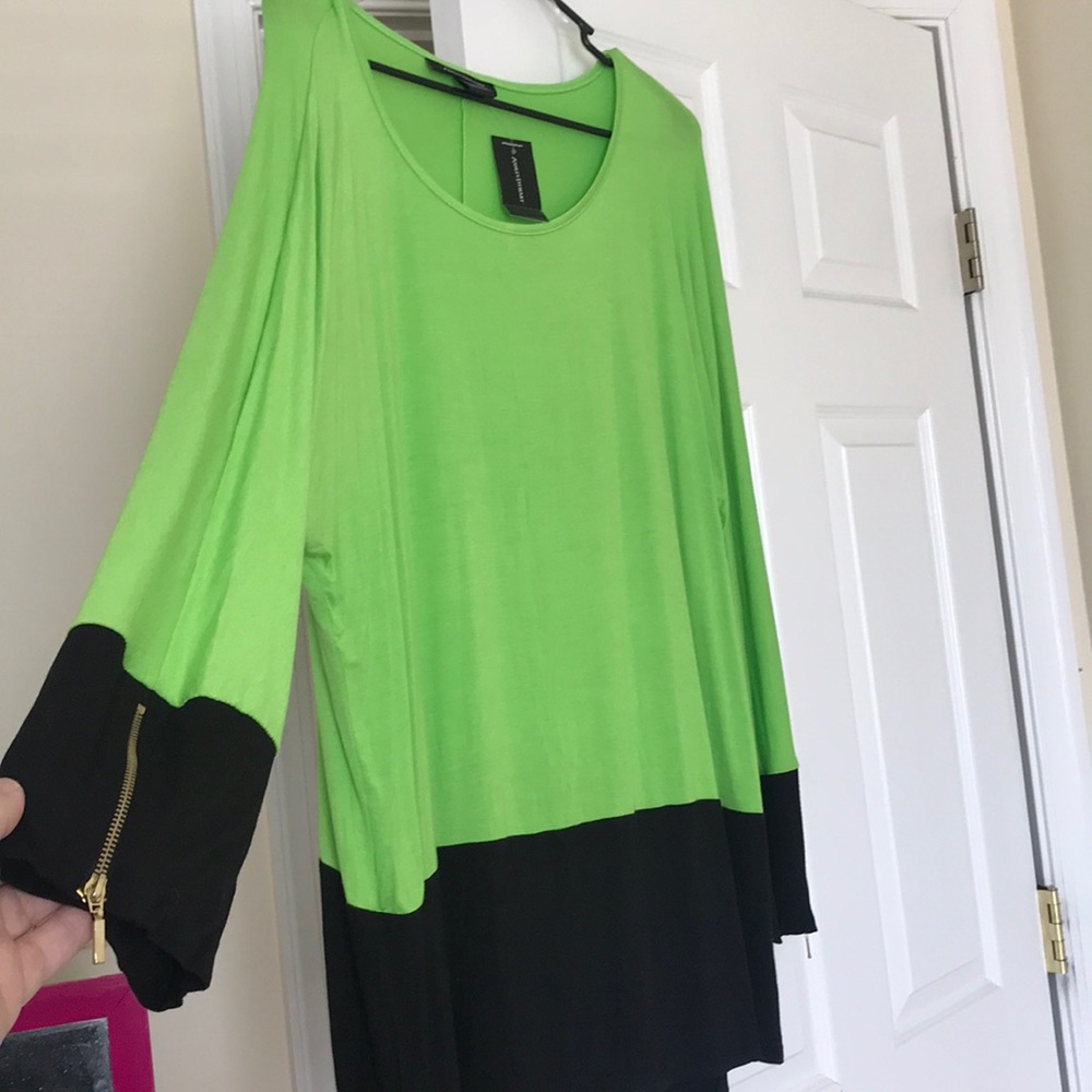 *NWT*  Lime green/black blouse